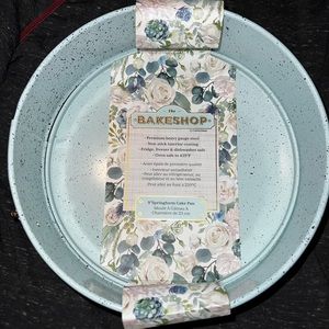 The Bake Shop springform cake pan